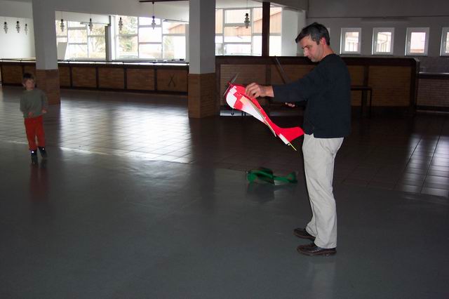 indoor_2003_64_20080124_1362217140